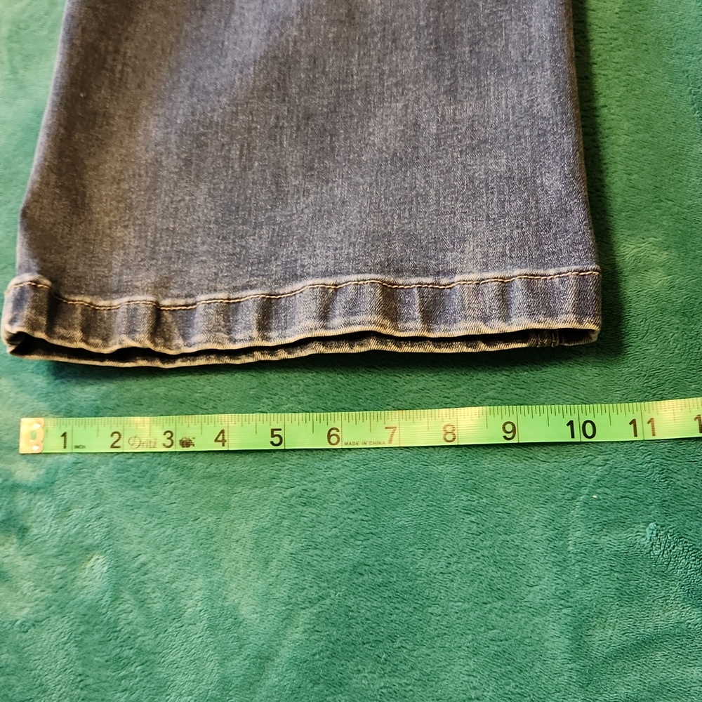 Mid Rise Wide Leg Jeans - Picture 9 of 9